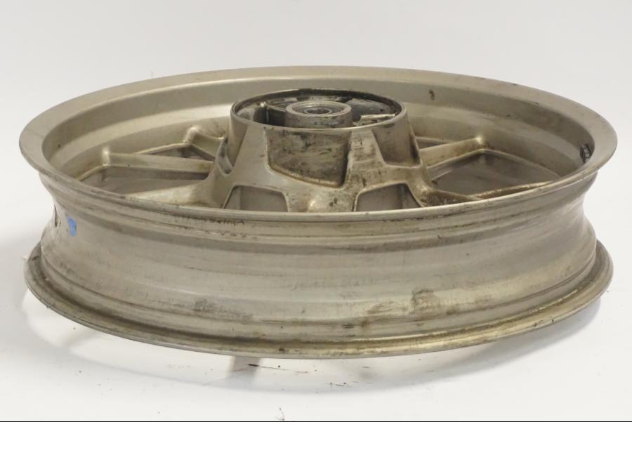 Snett uppifrån på Fälg från en BMW G 650 GS -2011 motorcykel.