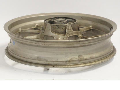 Snett uppifrån på Fälg från en BMW G 650 GS -2011 motorcykel.