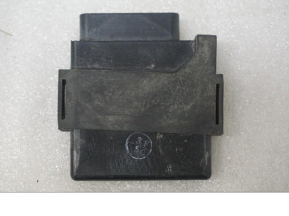 Baksidan på CDI / ECU från en Suzuki VL 800 -2004 motorcykel.