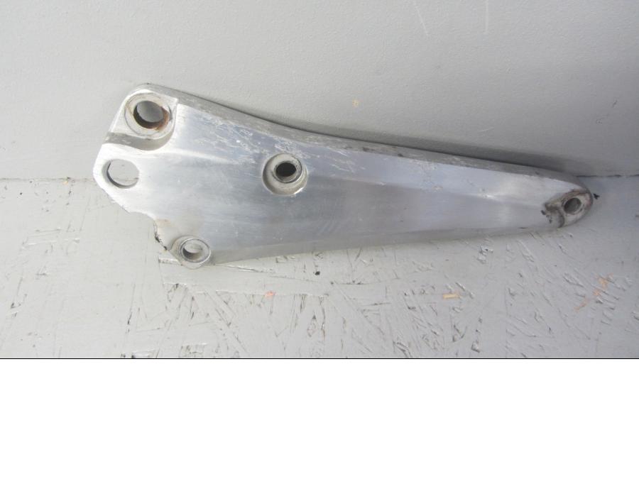 Framsidan på Fotpinnefäste inre från en Suzuki GSX 400 -1984 motorcykel.