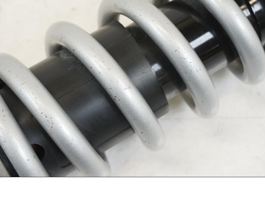 Extrabild1 på Stötdämpare från en Yamaha YZF R7 -2022 motorcykel.