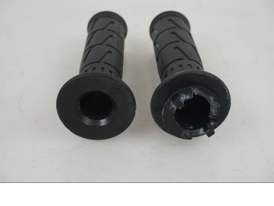 Baksidan på Handtag från en Kawasaki Versys 1000 -2022 motorcykel.