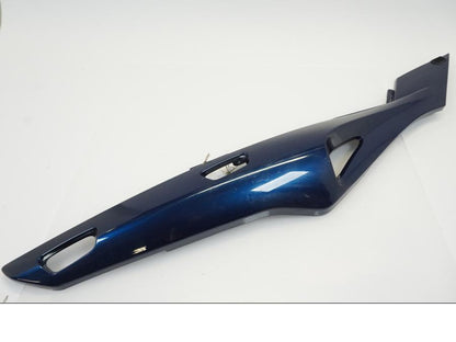 Framsidan på Bakvinge från en Triumph Sprint GT -2011 motorcykel.