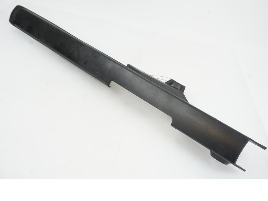 Vänster sida på Kedjeskydd från en Suzuki GSX-R 750 -2009 motorcykel.