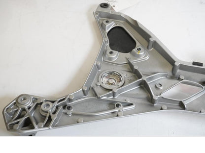 Snett nerifrån på Fotpinnefäste från en Honda CTX 1300 -2014 motorcykel.