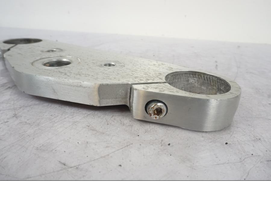 Baksidan på Gaffelkrona från en Kawasaki VN 1500 -2003 motorcykel.