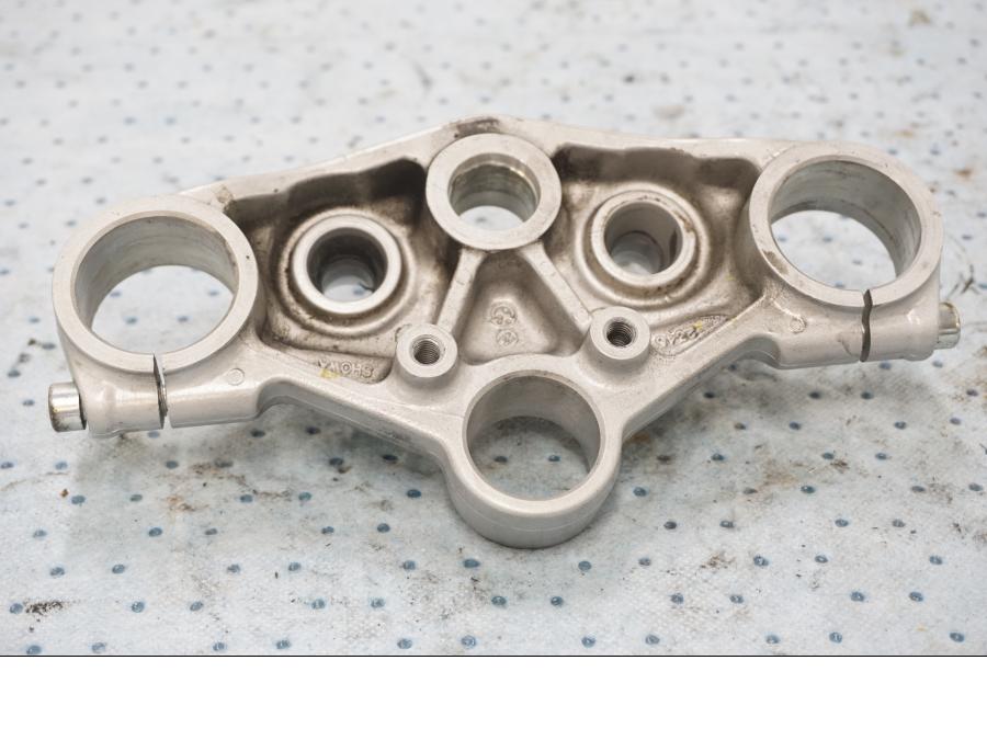 Höger sida på Gaffelkrona från en BMW F 650 -1998 motorcykel.