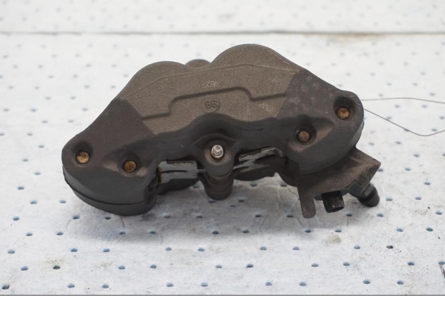 Höger sida på Bromsok från en Kawasaki Z 900 -2019 motorcykel.