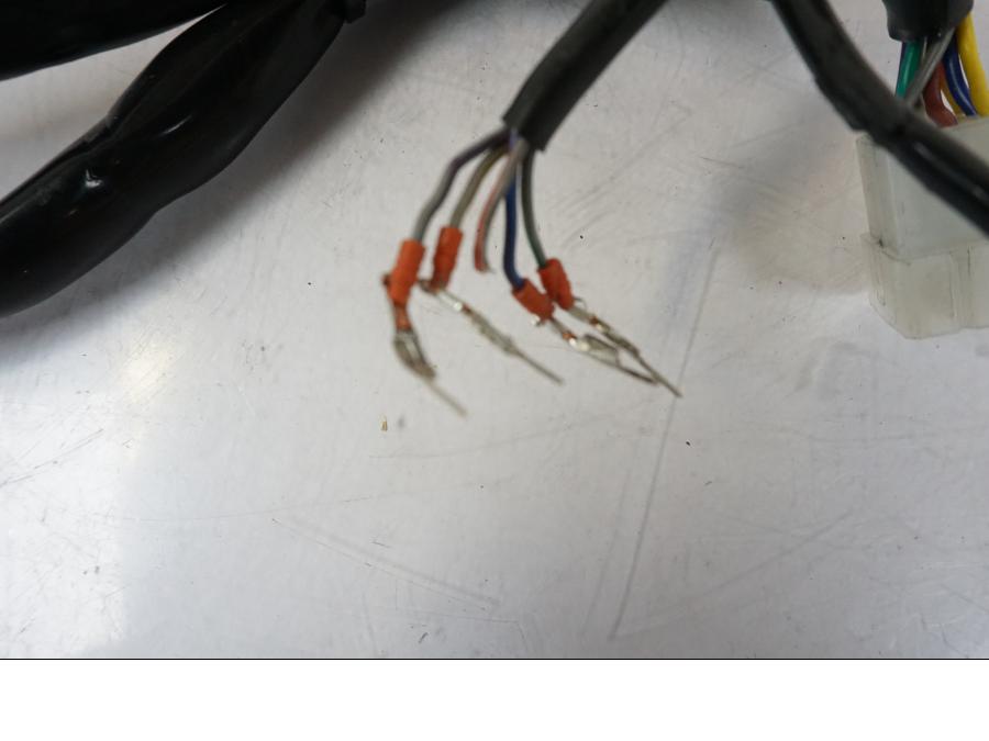 Snett nerifrån på Styrelreglage från en KTM 790 Duke -2019 motorcykel.