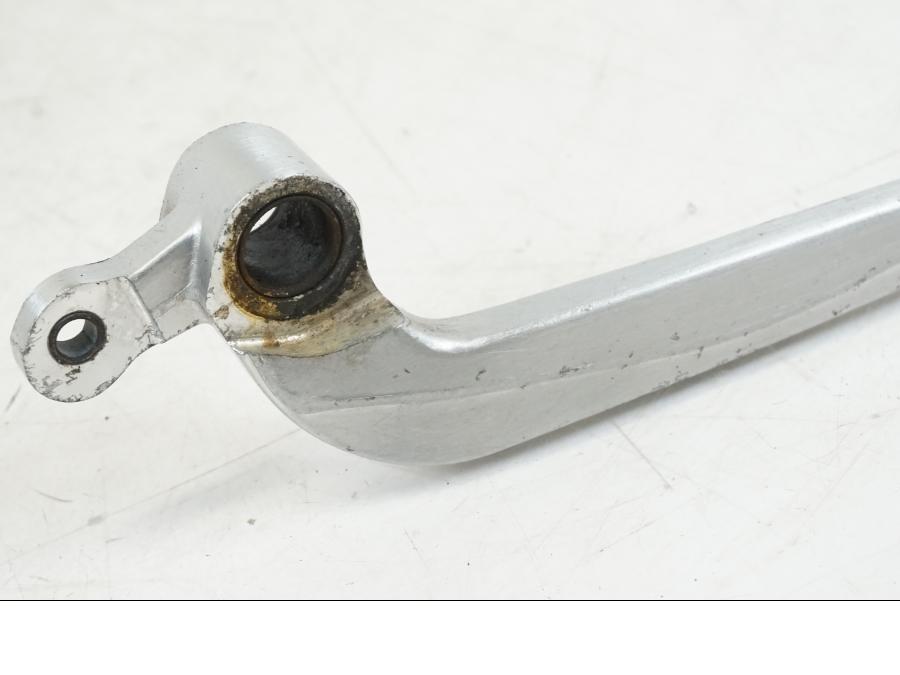 Baksidan på Bromspedal från en Yamaha YZF 1000 R1 -2009 motorcykel.