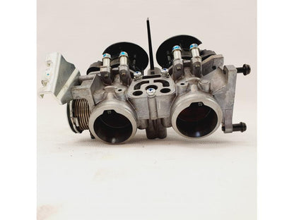 Snett uppifrån på Spjällhus från en Honda CB 500 F -2013 motorcykel.