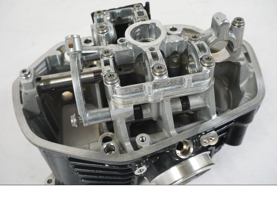 Snett uppifrån på Topplock från en BMW R 1250 GS -2021 motorcykel.