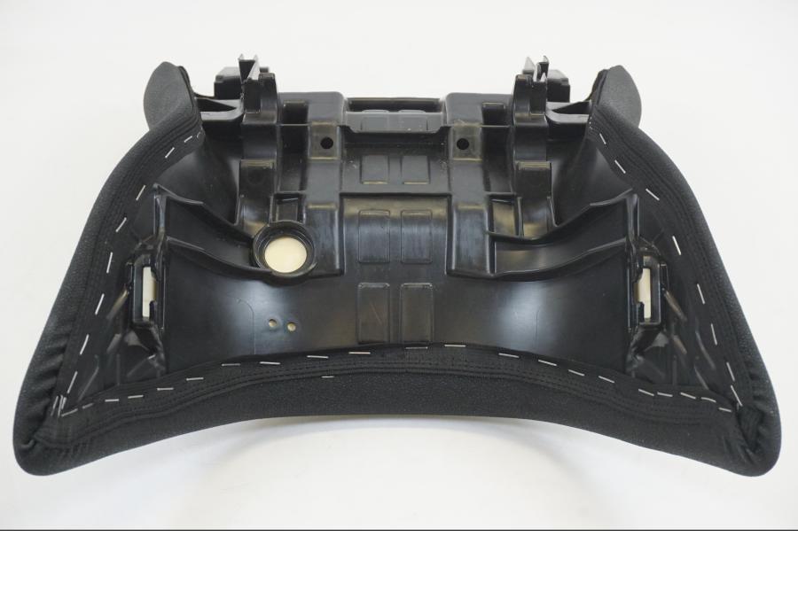 Vänster sida på Sadel från en KTM 1290 Super Adventure -2021 motorcykel.