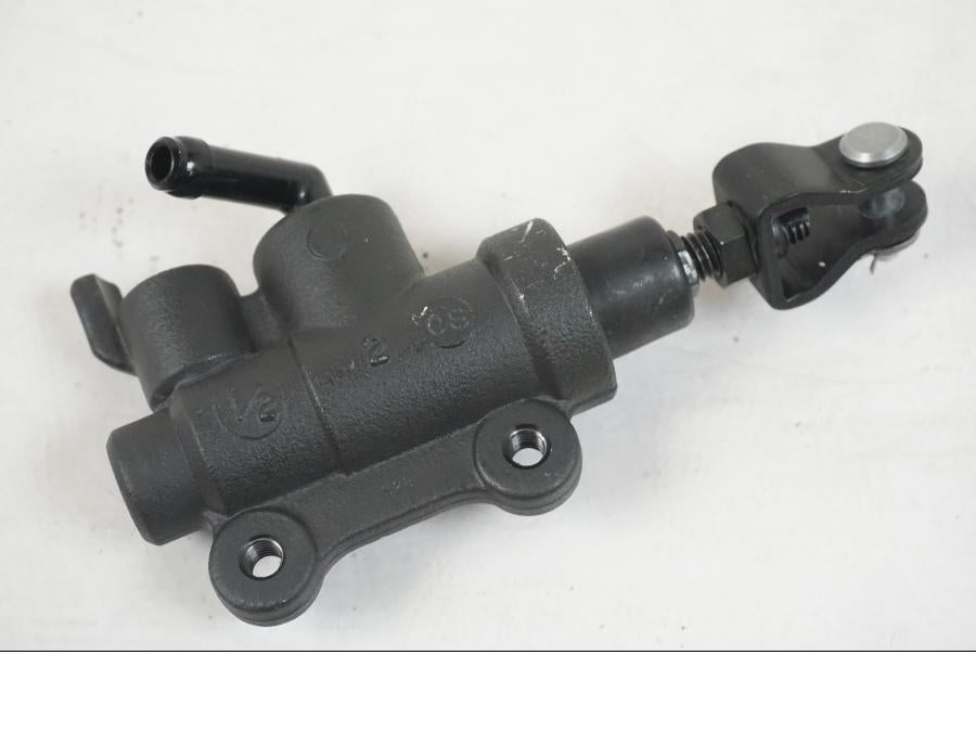 Vänster sida på Bromshuvudcylinder från en BMW R 1250 GS -2021 motorcykel.