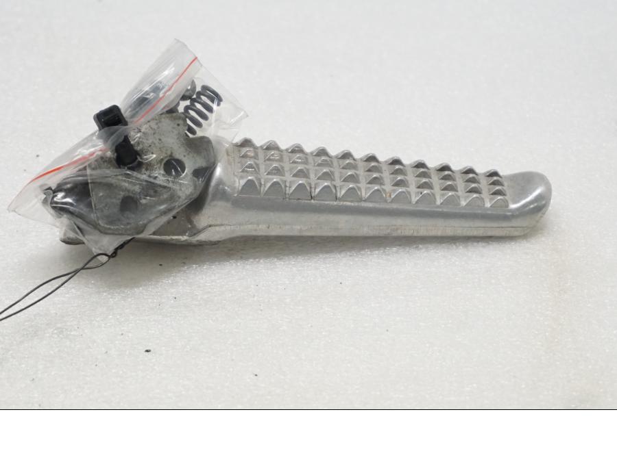 Framsidan på Fotpinne från en Honda CBR 900 RR -1998 motorcykel.