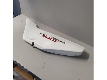 Vänster sida på Sidopanel från en Honda XL 600 V -1989 motorcykel.