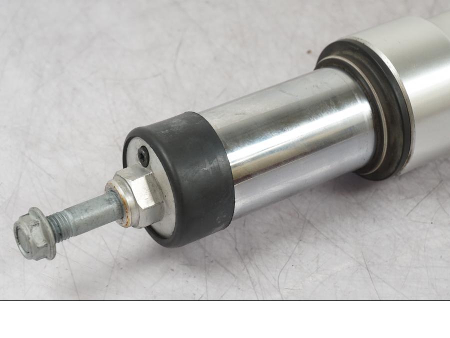 Extrabild3 på <p>Gaffelben höger till R 1200 RT 2011.</p>

<p>Skrapmärken, repor och mindre jack finns se bilder.</p> motorcykel.