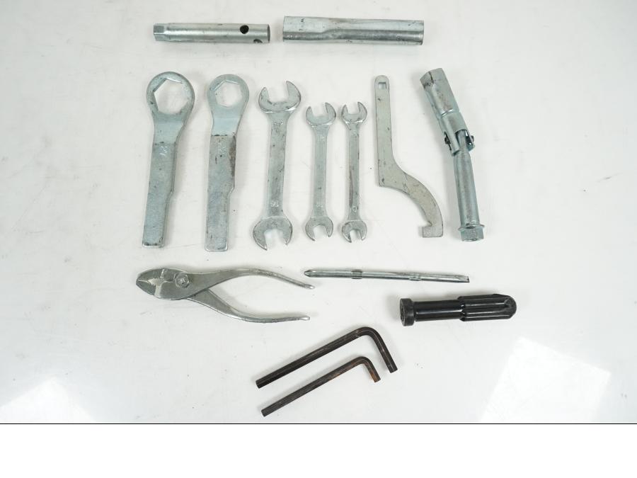 Snett uppifrån på Verktyg från en Kawasaki Z 750 -2006 motorcykel.