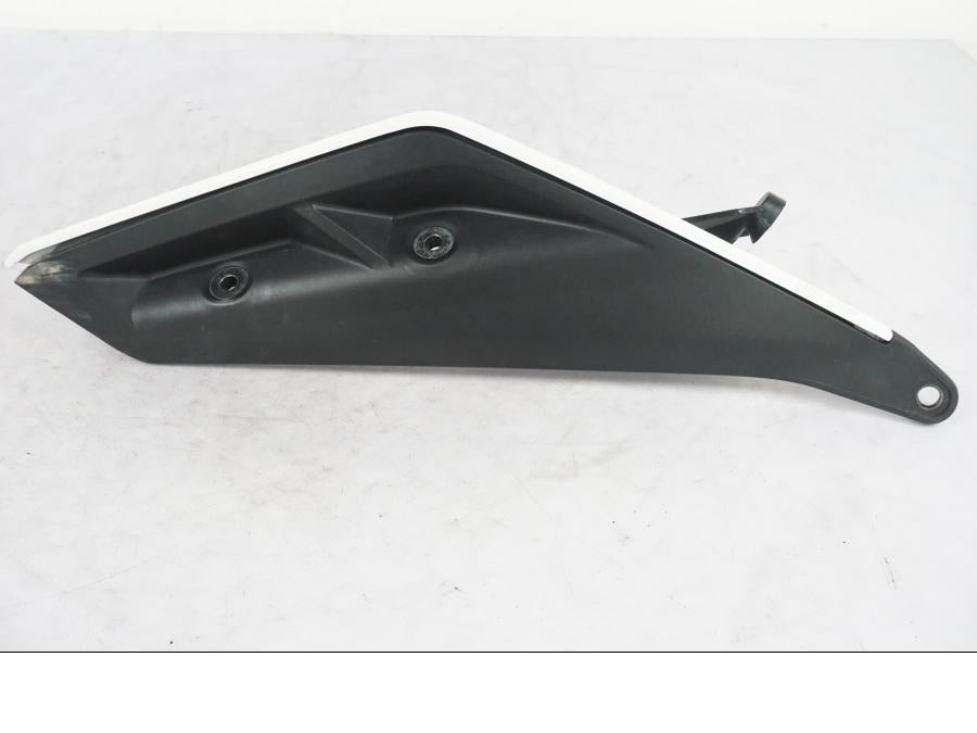 Snett uppifrån på Bakvinge från en KTM 390 Duke -2018 motorcykel.