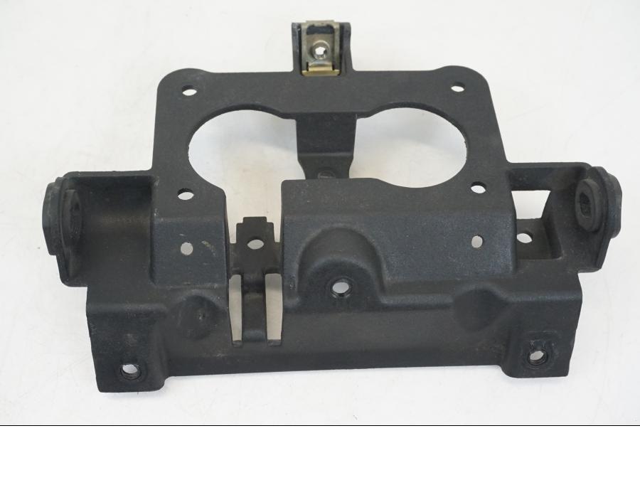 Framsidan på Baklampfäste från en Triumph TT 600 -2002 motorcykel.