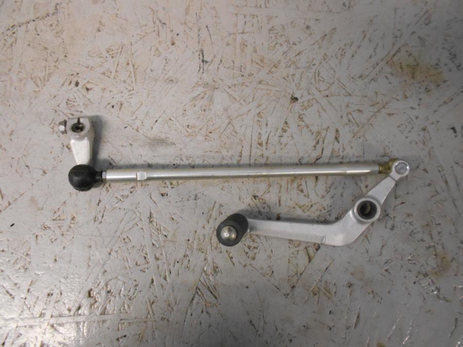 Framsidan på Växelpedal från en Yamaha YZF R6 -1999 motorcykel.