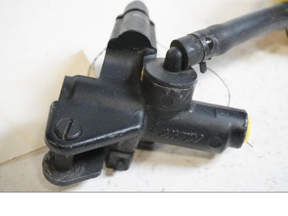 Baksidan på Bromshuvudcylinder från en Kawasaki ZX-9R -1999 motorcykel.