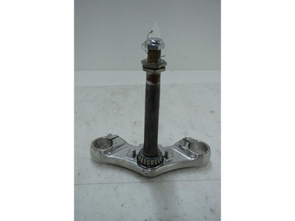 Baksidan på Gaffelkrona från en Triumph Thunderbird 900 -2000 motorcykel.