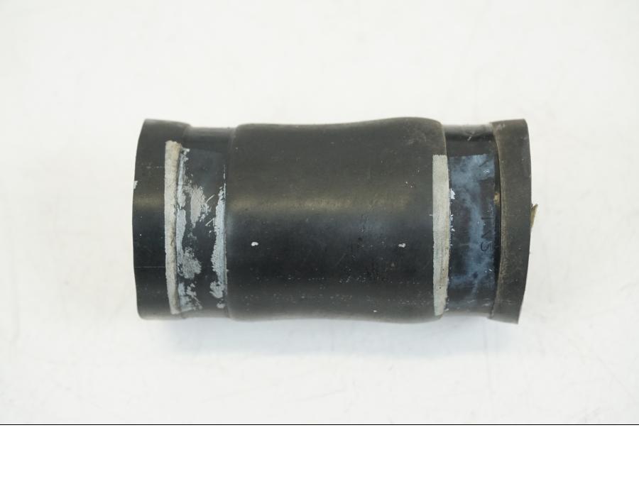 Vänster sida på Vattenkyl Slang Set från en Ducati Streetfighter V4 -2020 motorcykel.