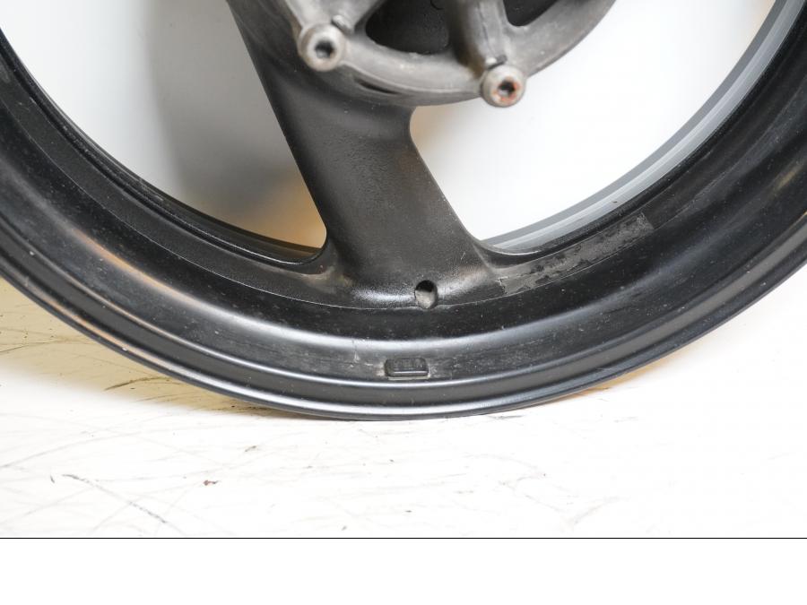 Extrabild3 på Fälg från en Yamaha FZ-S 600 -1998 motorcykel.