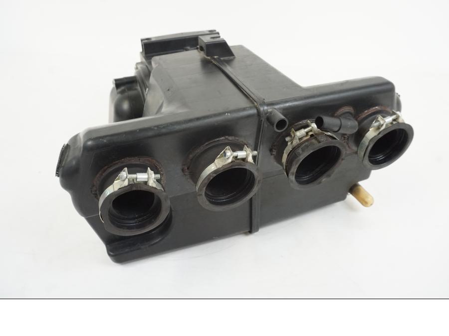 Framsidan på Luftburk från en Yamaha XJR 1300 -2007 motorcykel.