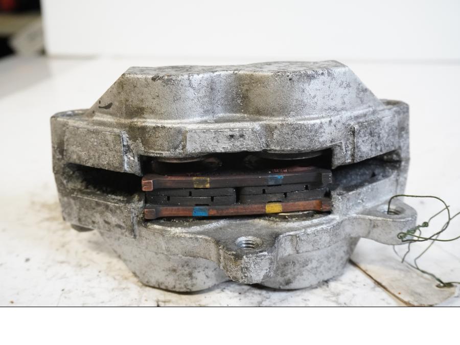 Höger sida på Bromsok från en Kawasaki VN 2000 -2006 motorcykel.