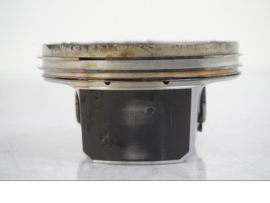 Snett uppifrån på Kolv från en BMW R NineT -2017 motorcykel.