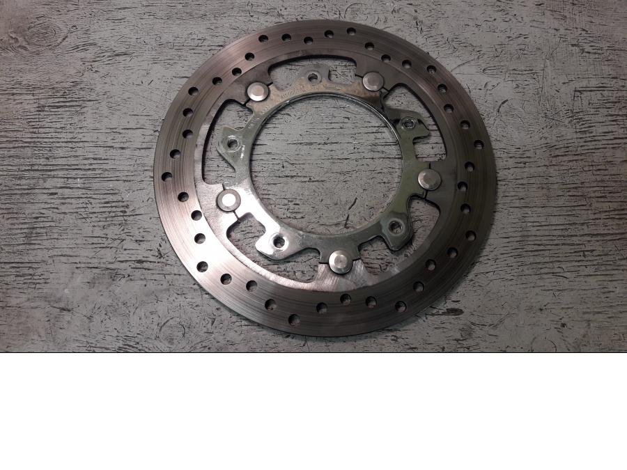 Framsidan på Bromsskiva från en H-D Street Glide FLHX -2015 motorcykel.