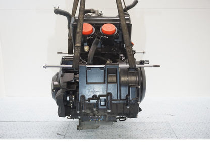 Vänster sida på Motor från en Kawasaki Z 650 ABS -2020 motorcykel.