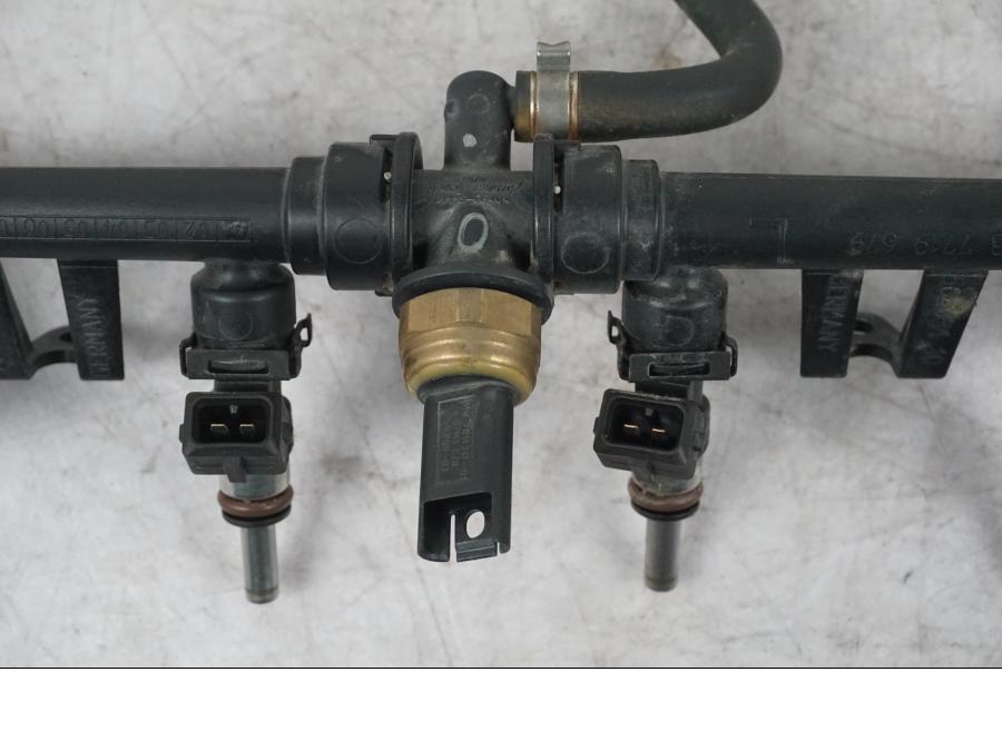 Snett uppifrån på Fuel Rail från en BMW K 1600 GTL -2015 motorcykel.