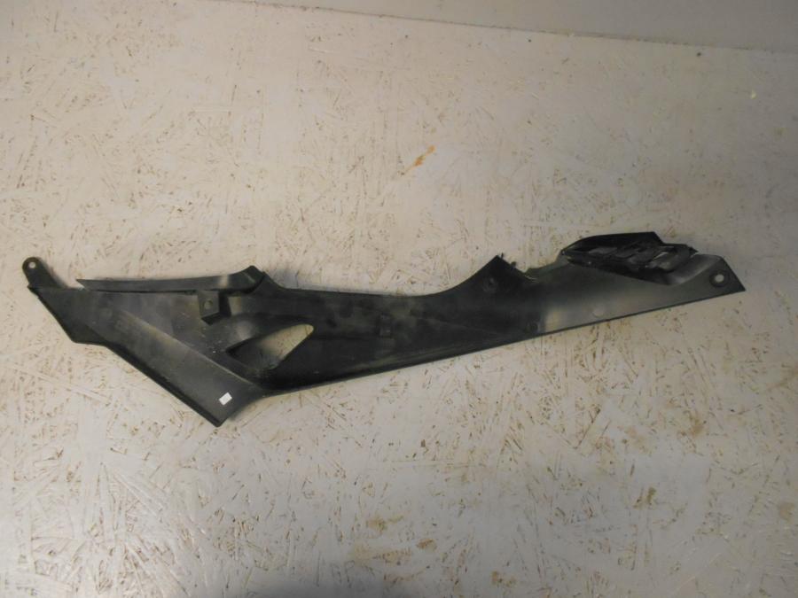 Baksidan på Bensintankskåpa från en BMW S 1000 RR -2017 motorcykel.