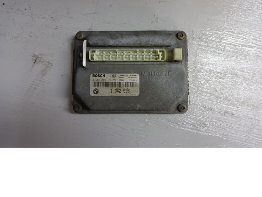 Framsidan på Motronic styrenhet från en BMW R 1150 GS -1999 motorcykel.