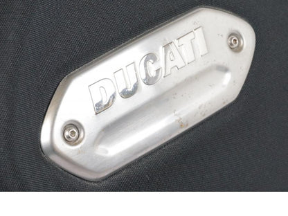 Extrabild2 på Sidoväska från en Ducati Diavel -2015 motorcykel.