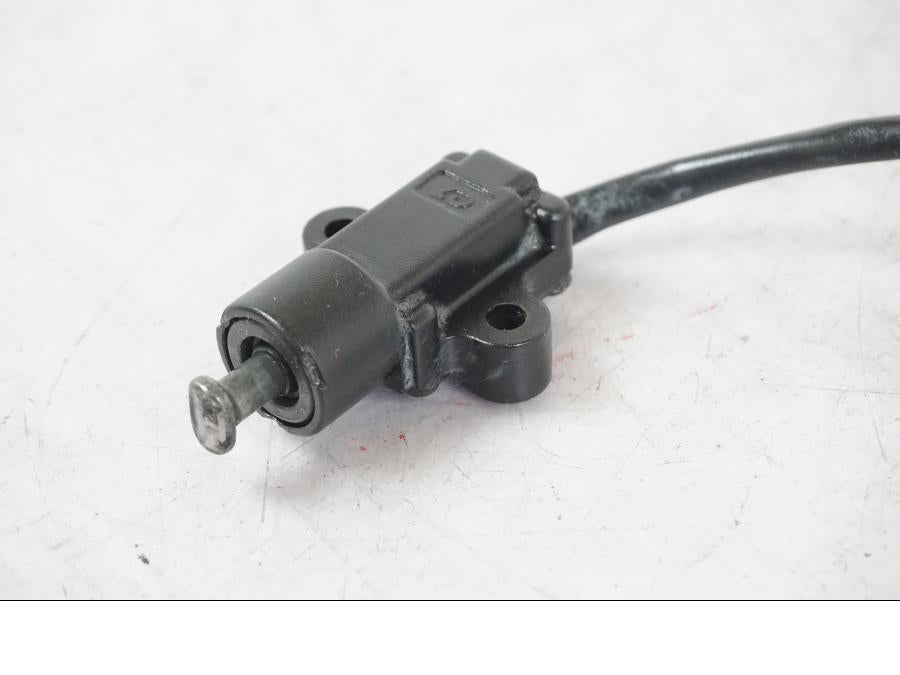 Baksidan på Sidostödsbrytare från en Yamaha MT-09 -2020 motorcykel.