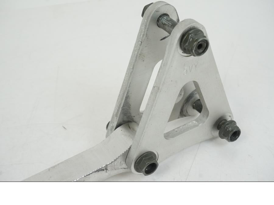 Höger sida på Stötdämparlänkage från en Yamaha YZF 1000 R1 -2006 motorcykel.