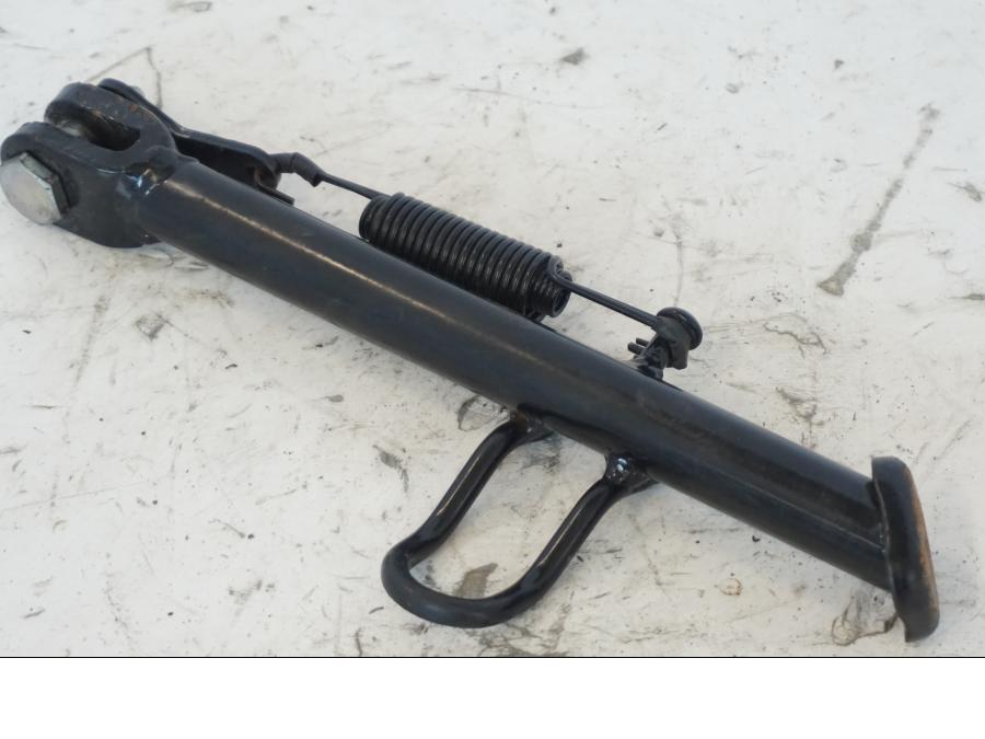 Höger sida på Sidostöd från en Kymco Agility 125 -2019 scooter.