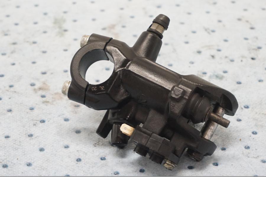 Framsidan på Bromshuvudcylinder från en MV Agusta F3 675 -2014 motorcykel.