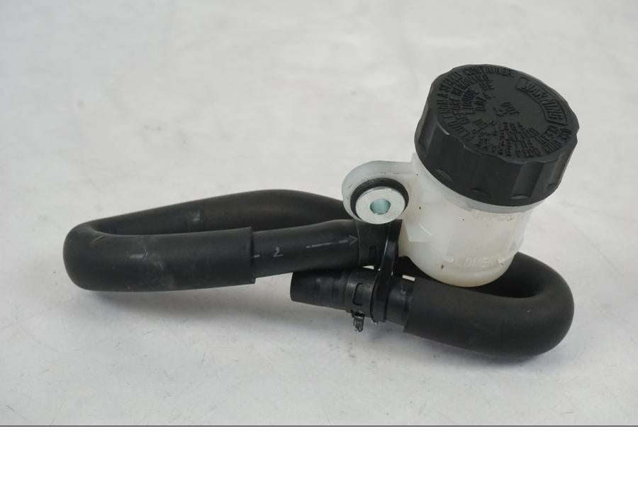 Höger sida på Bromsvätskebehållare från en Yamaha MT-09 -2019 motorcykel.