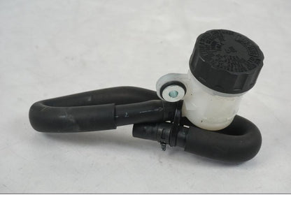 Höger sida på Bromsvätskebehållare från en Yamaha MT-09 -2019 motorcykel.