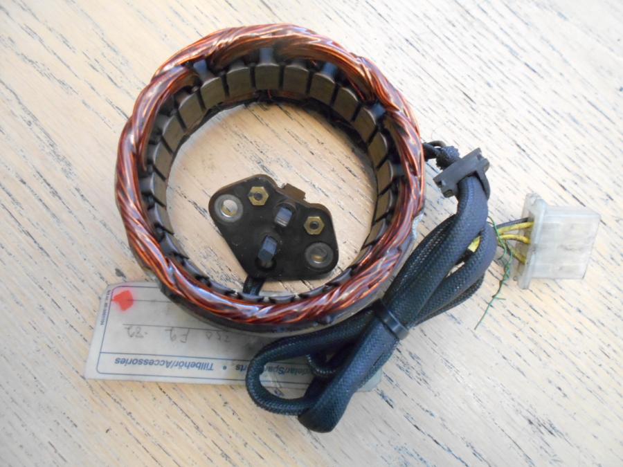 Baksidan på Generator från en Honda CBX 550 -1982 motorcykel.