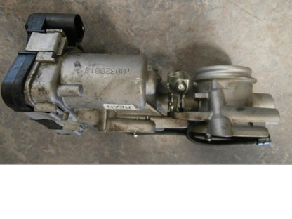 Vänster sida på Spjällhus från en Aprilia RSV 1000 -2010 motorcykel.