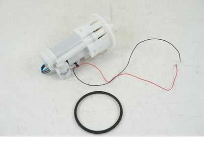 Framsidan på Bensinpump insprut från en Triumph Speed Triple -2021 motorcykel.