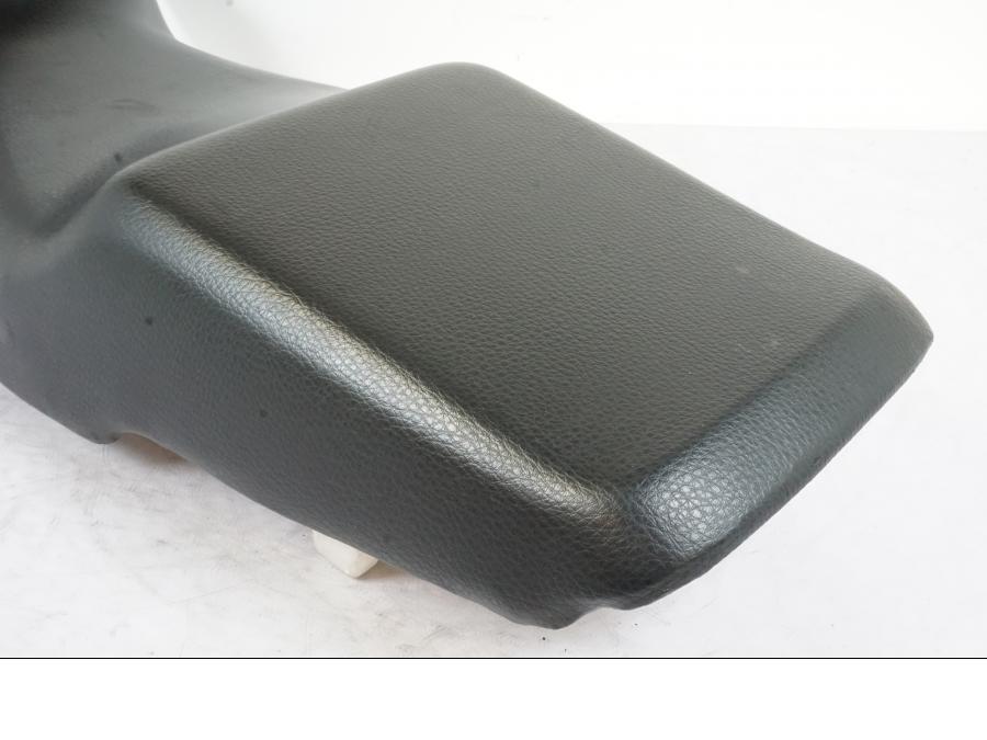 Snett uppifrån på Sadel från en Honda CBR 1000 F -1999 motorcykel.