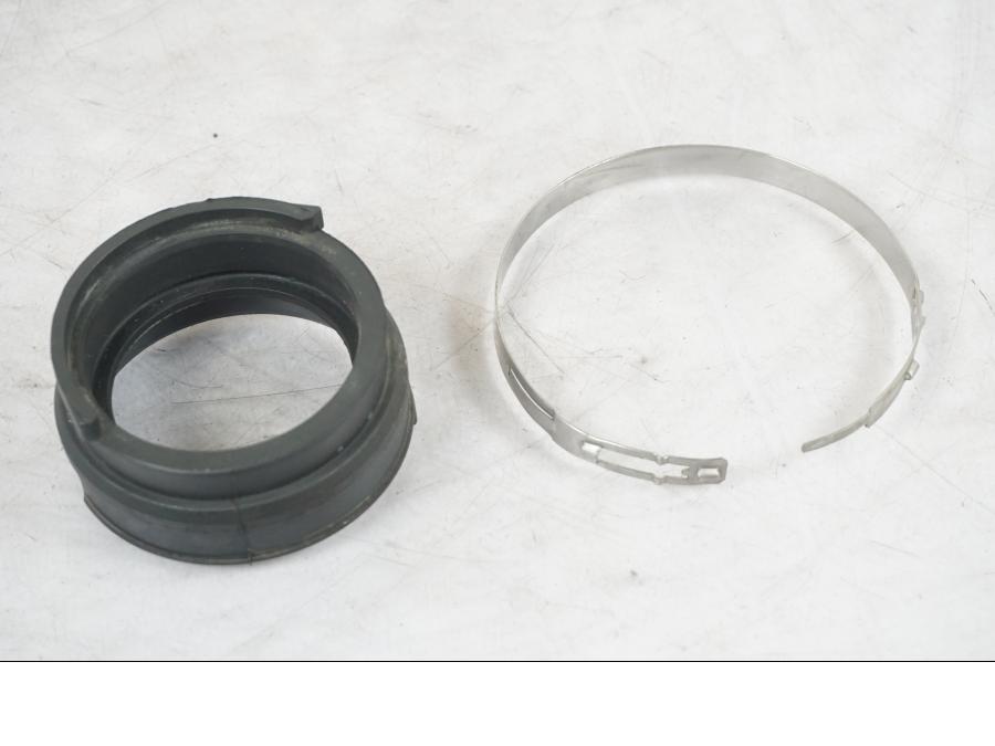 Framsidan på Insugsgummi från en BMW R 1200 GSA -2014 motorcykel.