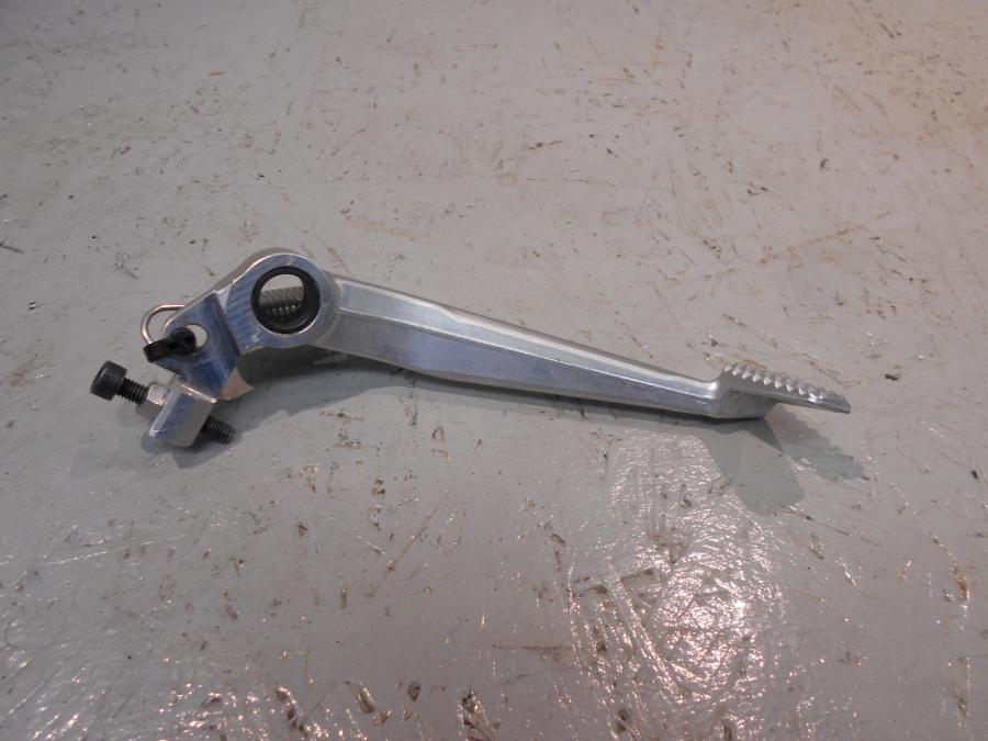 Framsidan på Bromspedal från en Kawasaki Ninja H2 -2018 motorcykel.